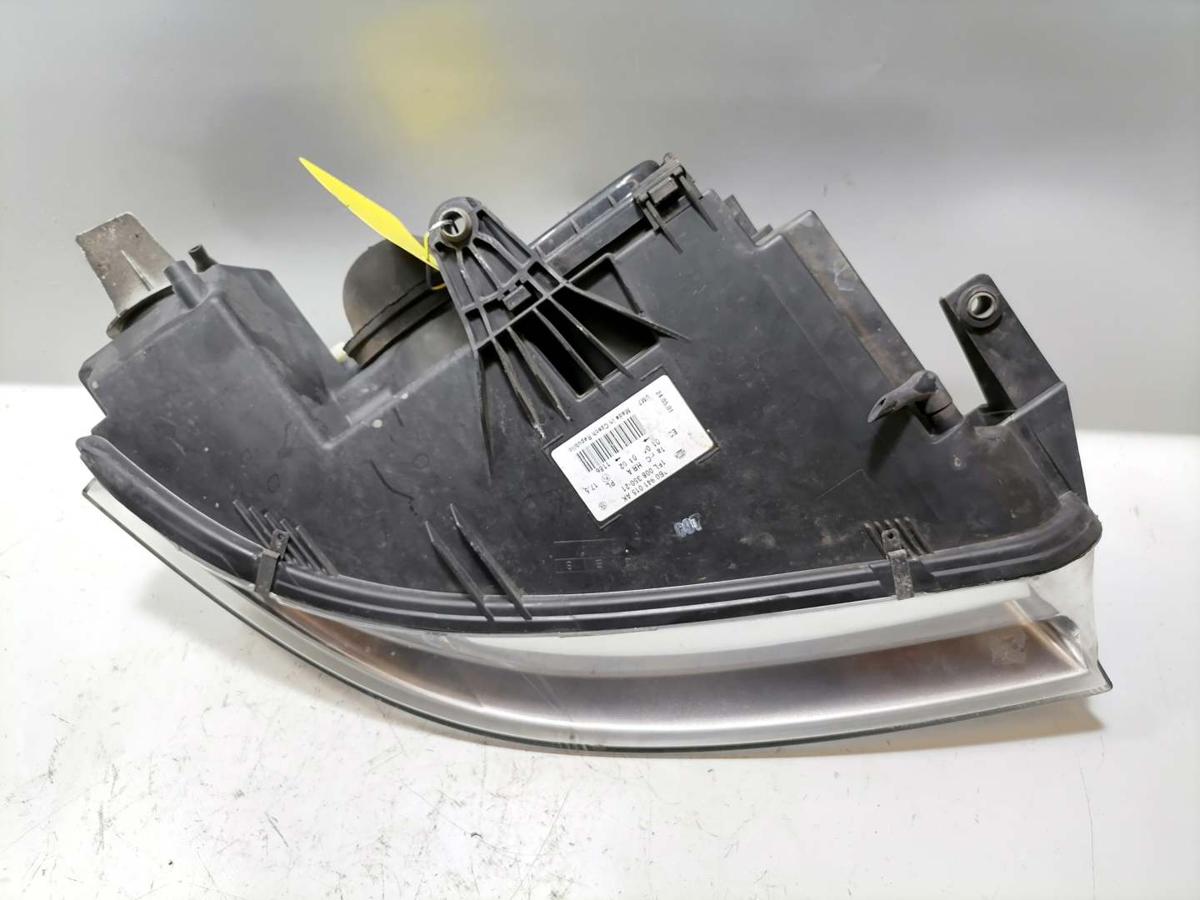 VW Passat 3BG original Scheinwerfer links Halogen BJ01